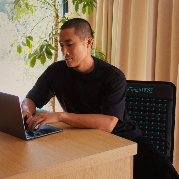 HigherDOSE Infrared PEMF Go Mat for Recovery and Stress Reduction with Cover - Picture 5 of 9